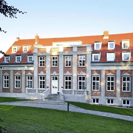 Mansion In Garz With Garden Holiday home Garz (Rugen)